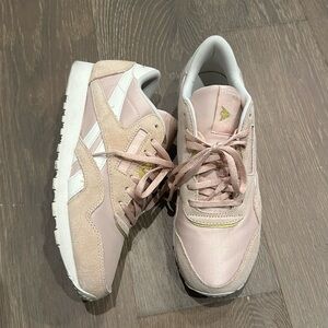 Women’s Reebok Classic Nylon sz. 9